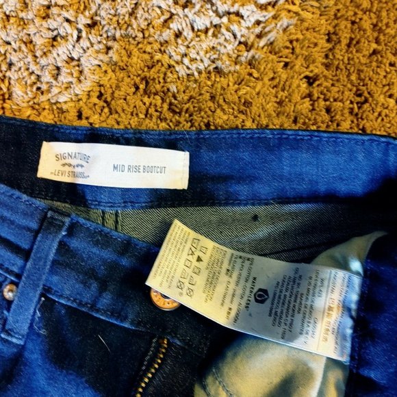 Levis  Womens Mid Rise Bootcut Jeans Size 2 - Picture 3 of 4